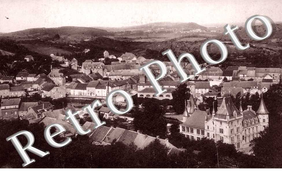 Panorama vu du Mourainy, le Village Frasnes sis au pied du terrain du vol a la volte