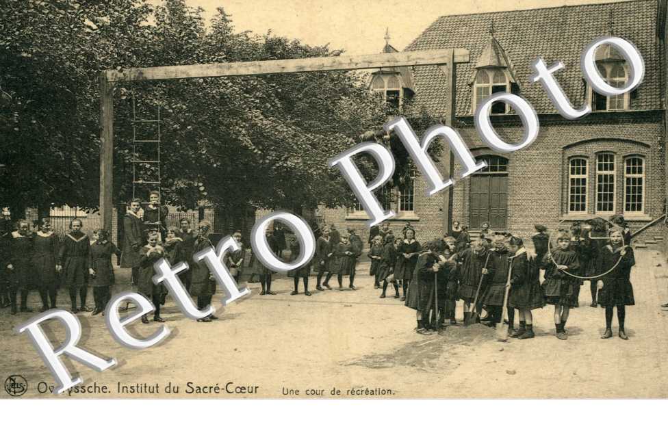 institut du Sacre-Coeur, une cour de recreation