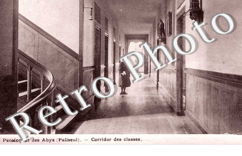 pensionnat des Abys, corridor des classes