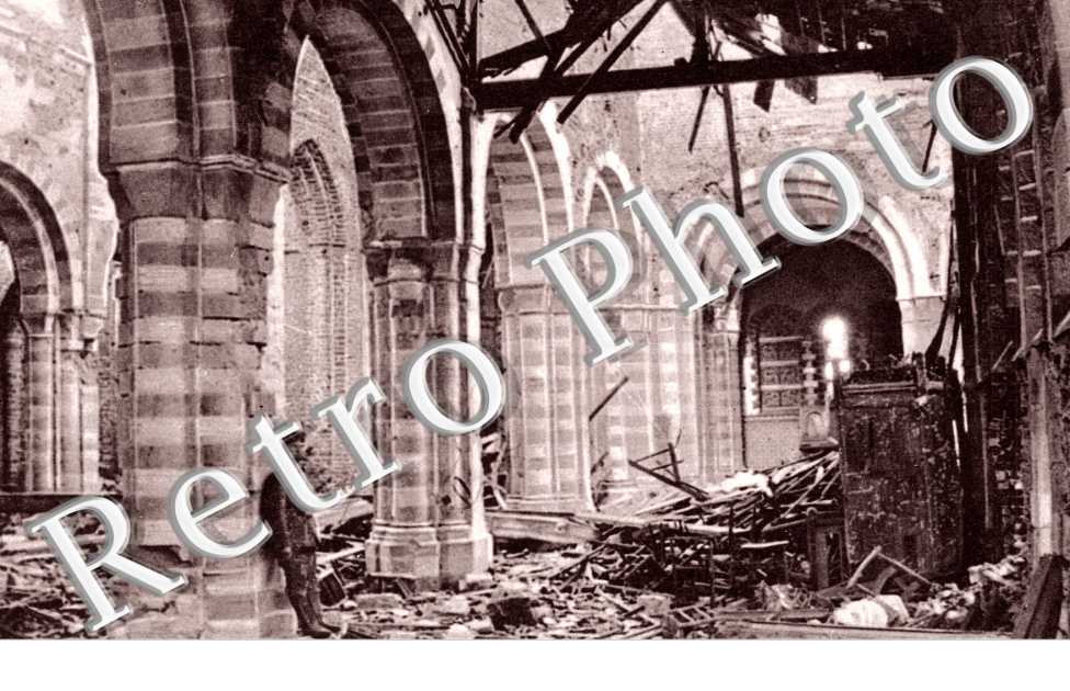 Interieur de l'Eglise en Ruine