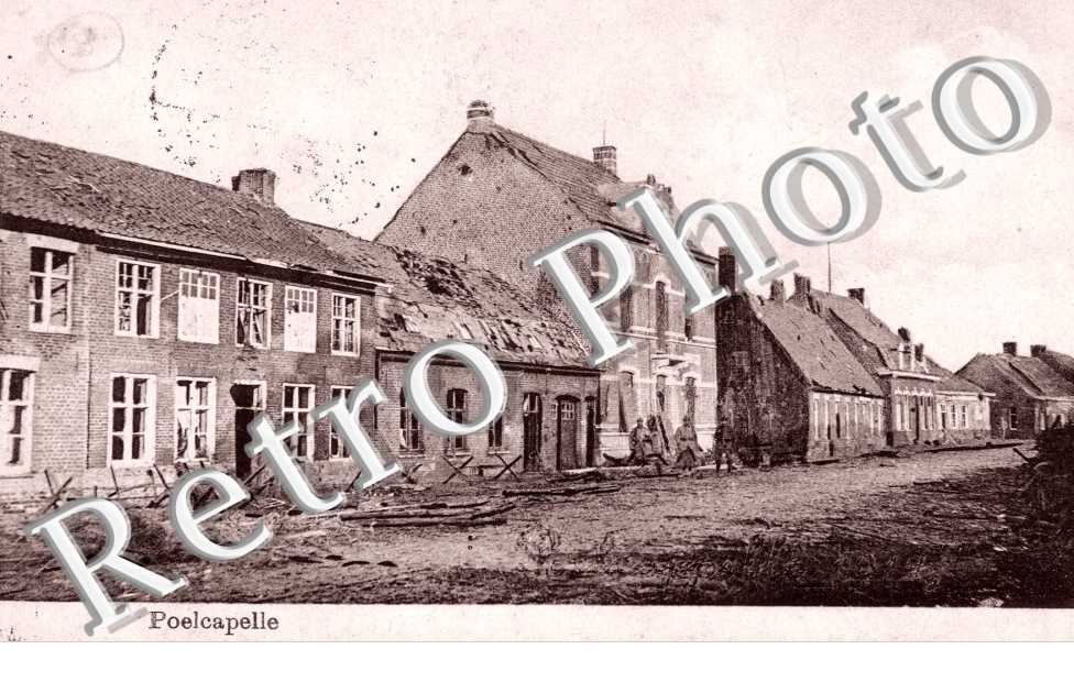 ( le village detruit par les bombardements )
