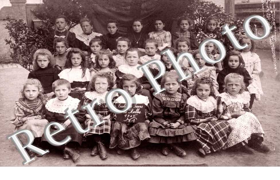 "Ecole des Soeurs de Rulles 1908"