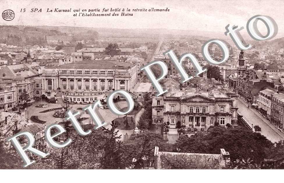 le Kursaal qui en partie fut brule a la retraite allemande et l'Etablissement des Bains