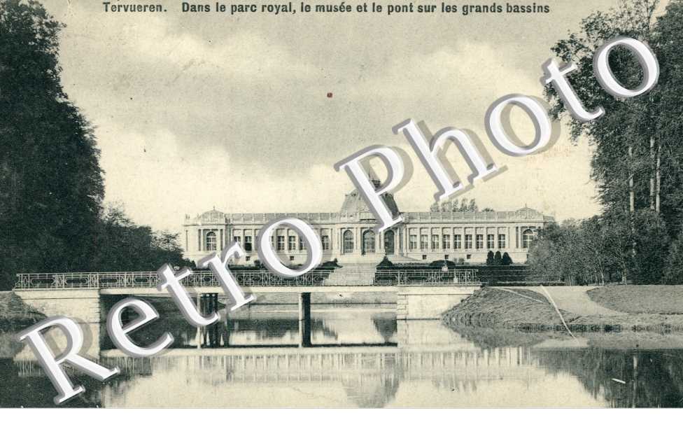 dans le parc royal, le musee et le pont sur les grand bassins