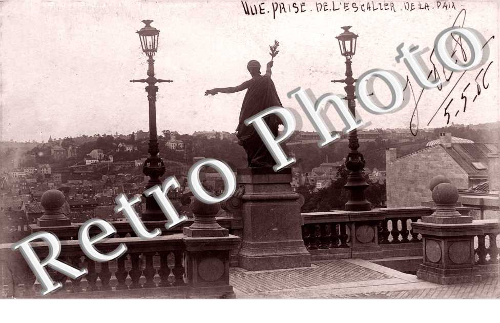 Vue generale prise de l'escalier de la paix