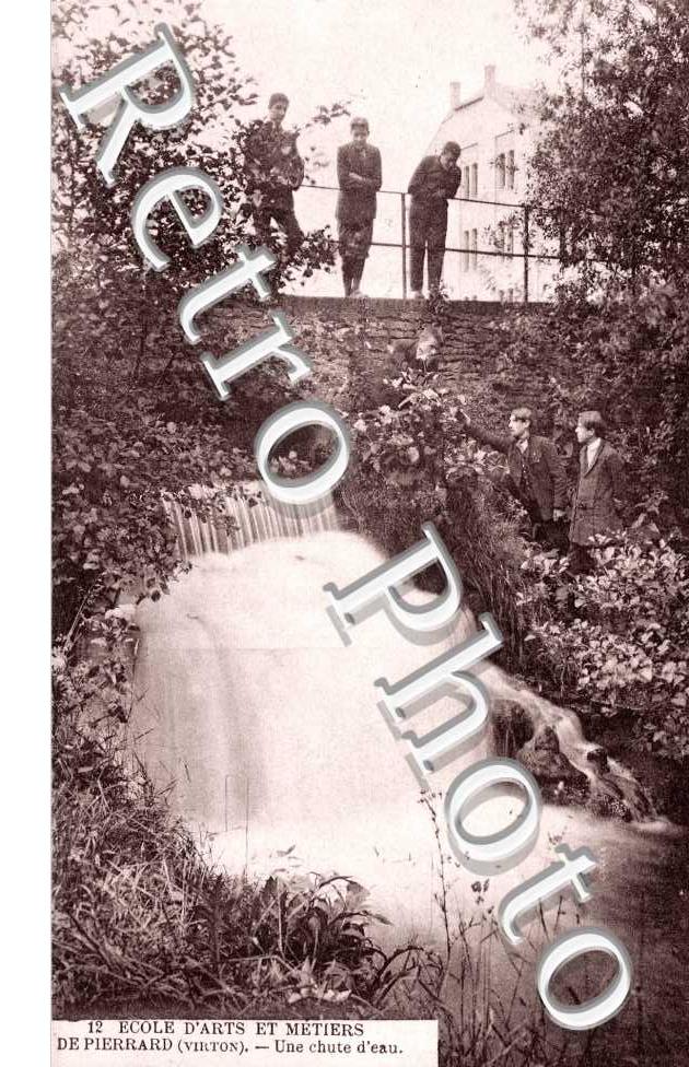 Ecole d'Arts et Metiers de Pierrard  -  Une chute d'eau
