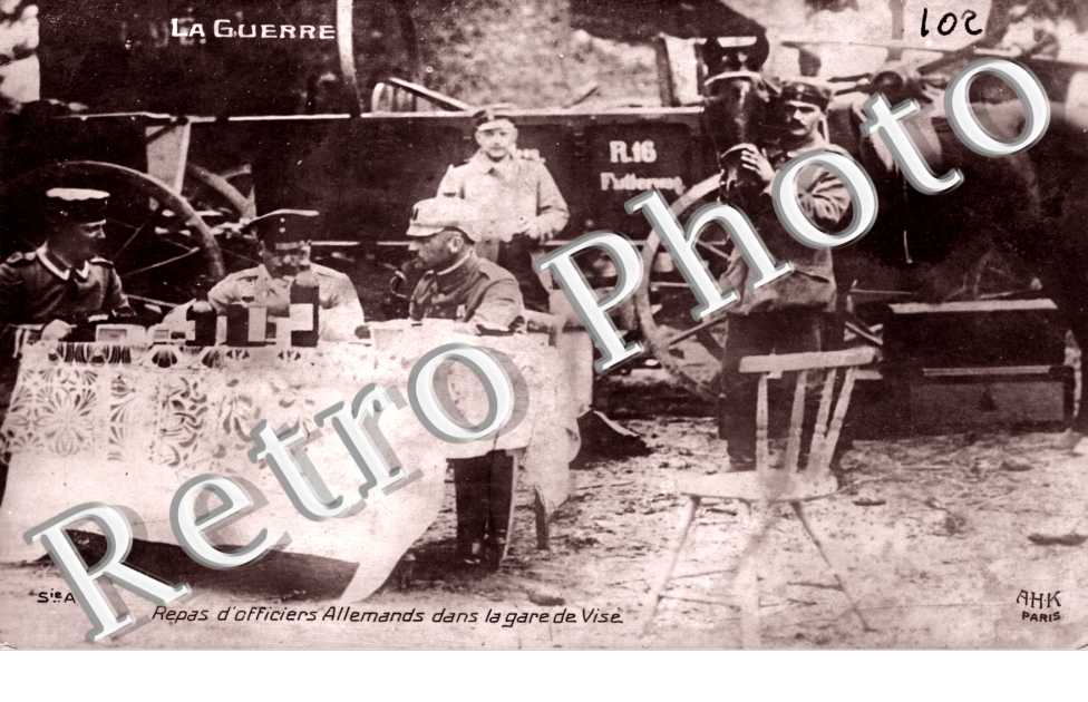 repas d'officiers allemands dans la gare de Vise