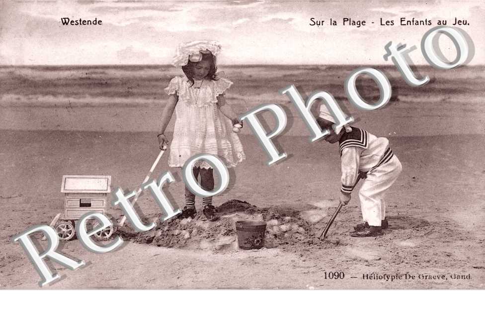 sur la plage, les enfants au jeu