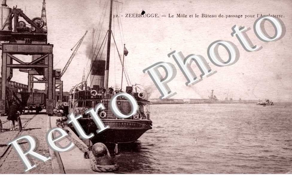 le mole et le bateau de passage pour l'Angleterre
