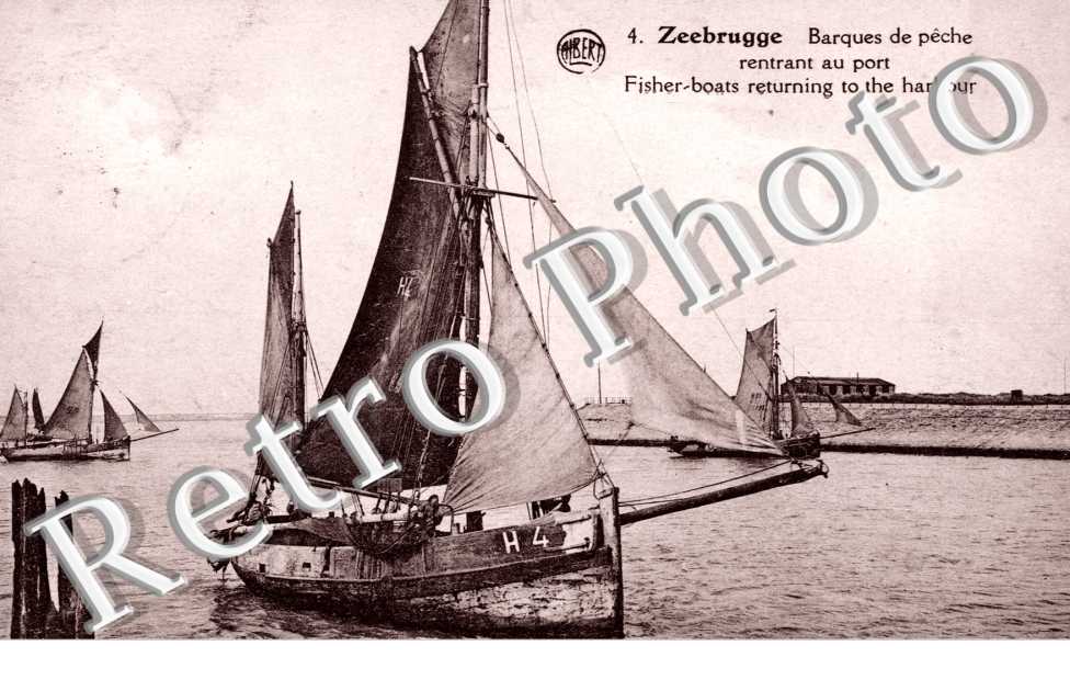 barques de pecheurs rentrant au port