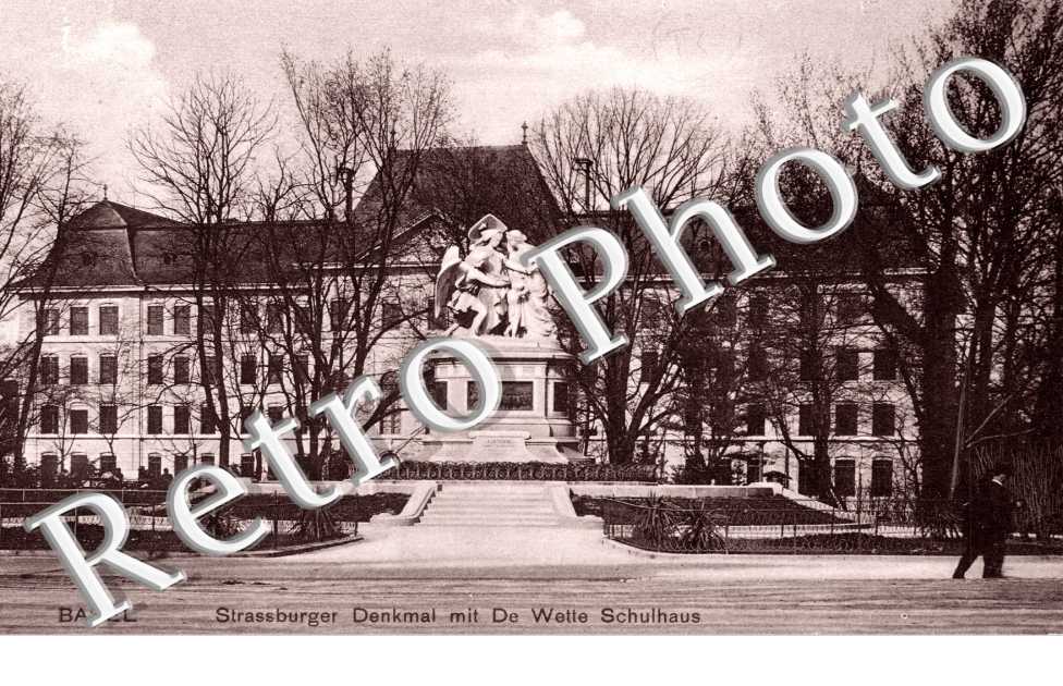 Strassburger Denkmal mit De Wette Schulhaus. Monument de Strasbourg avec l'ecole De Wette