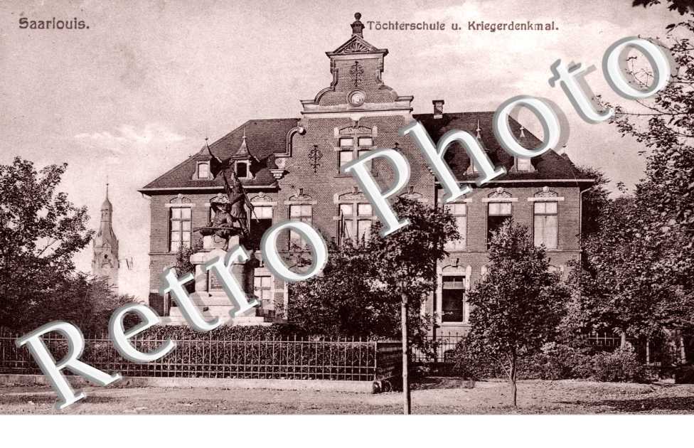 Tochterschule u. Kriegerdenkmal.
