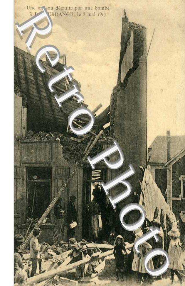 Une maison detruite par une bombre le 3 mai 1917