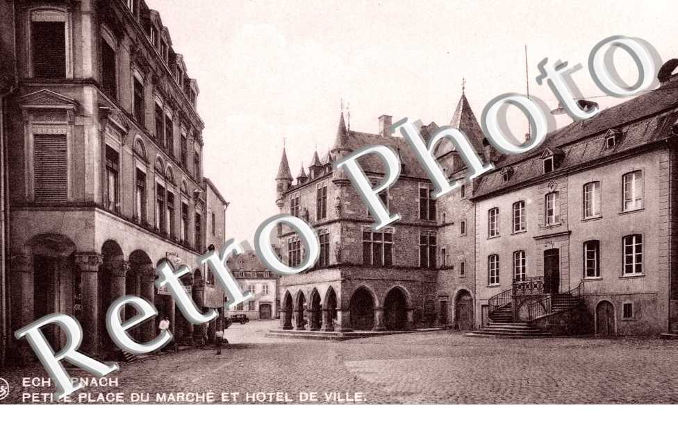 petite place du marche et hotel de ville