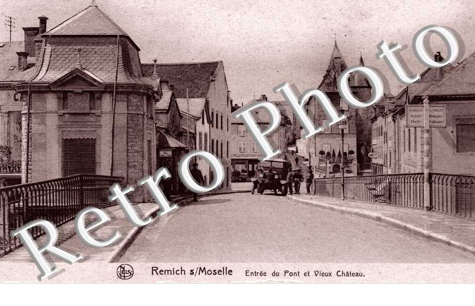 Entree du pont et vieux chateau