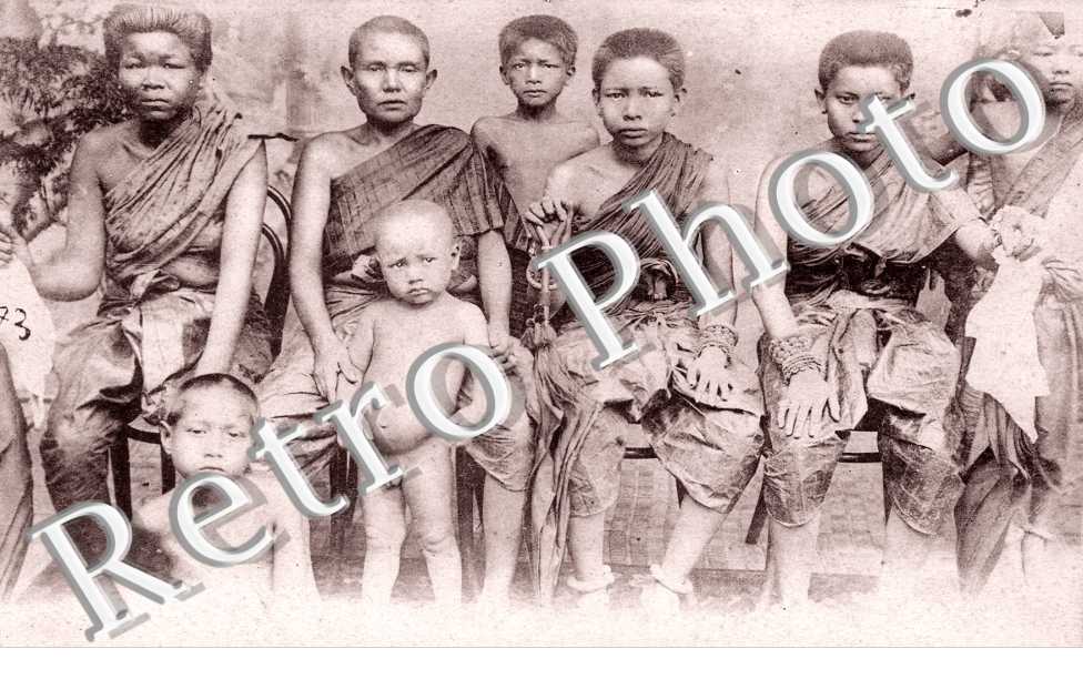 Groupe de Femmes et d'Enfants Cambodgiens