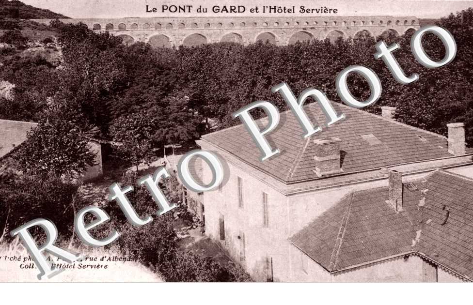 le pont du Gard et l'hotel Serviere