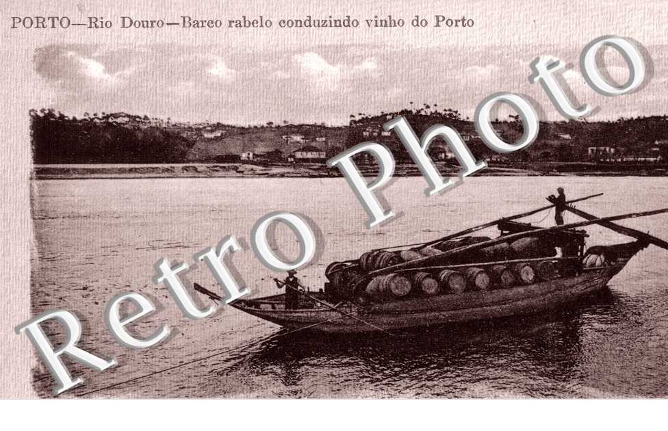 Rio Douro - Barco Rabelo conduzindo vinho do Porto