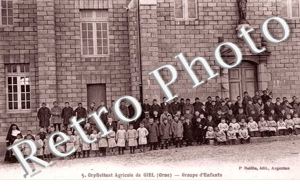 Orphelinat Agricole - Groupe d'enfants
