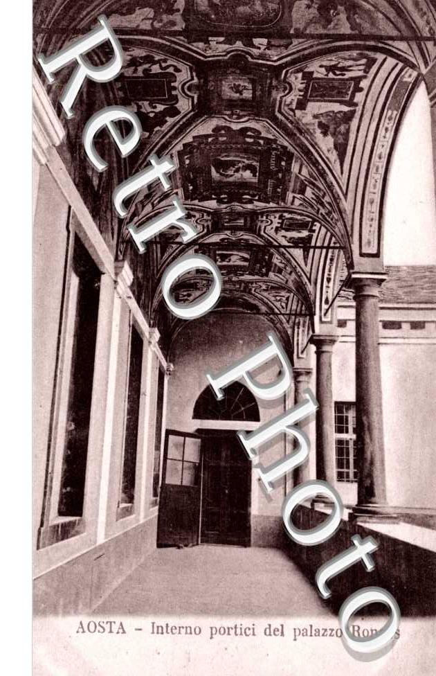 interno portici del palazzo Roncas