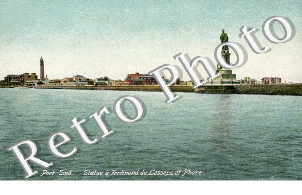 Statue a Ferdinan de Lesseps et phare