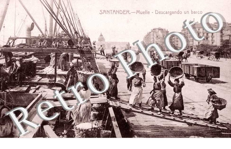 muelle, descargando un barco