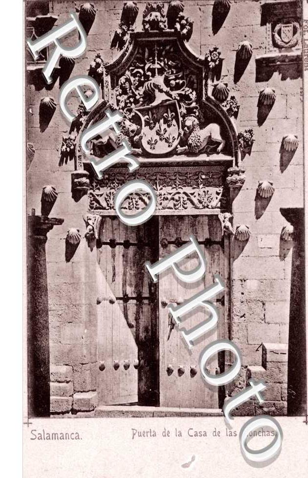 Puerta de la casa de las conchas