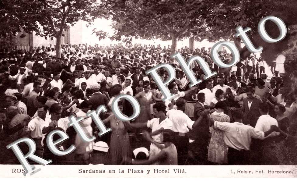 sardanas en la Plaza y Hotel Vila