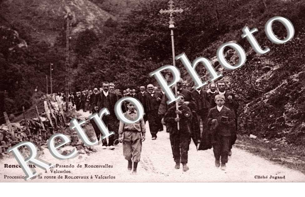 procession sur la route de Ronceveaux a Valcarlos