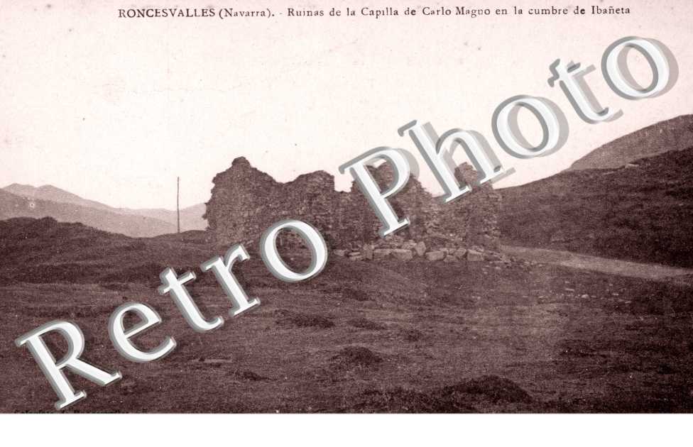 ruinas de la capilla de Carlo Magno en la cumbre de Ibaneta