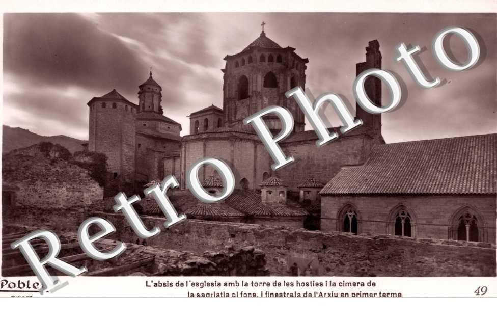 l'absis de l'esglesia amb la torre de les hosties i la cimera de la sagristia al fons