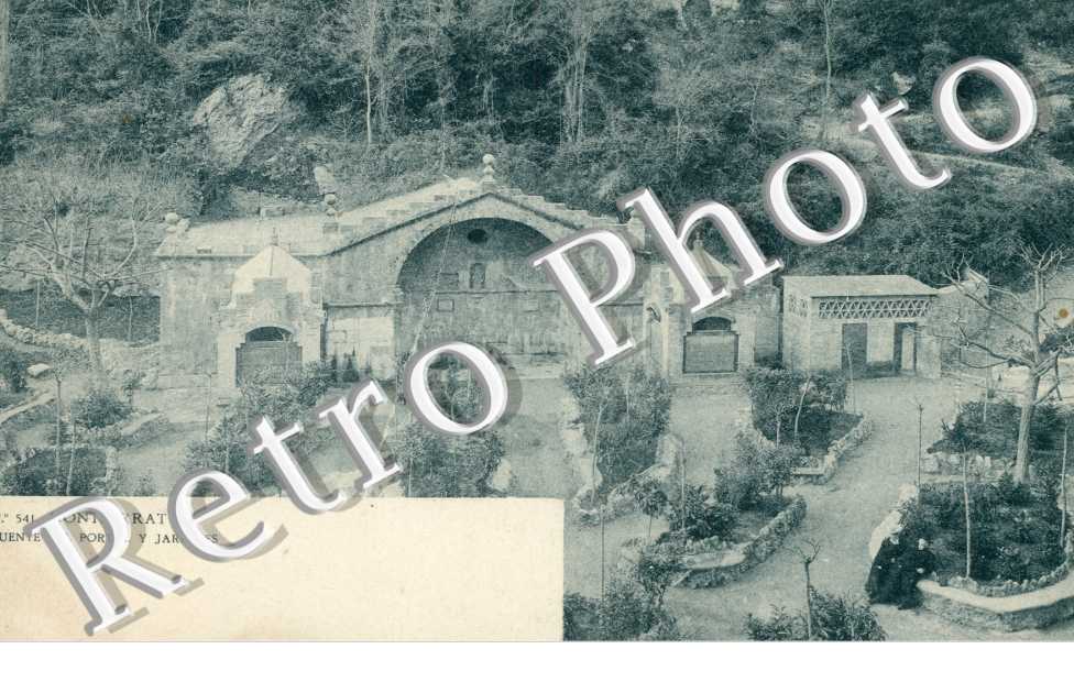Fuente del portal y jardines