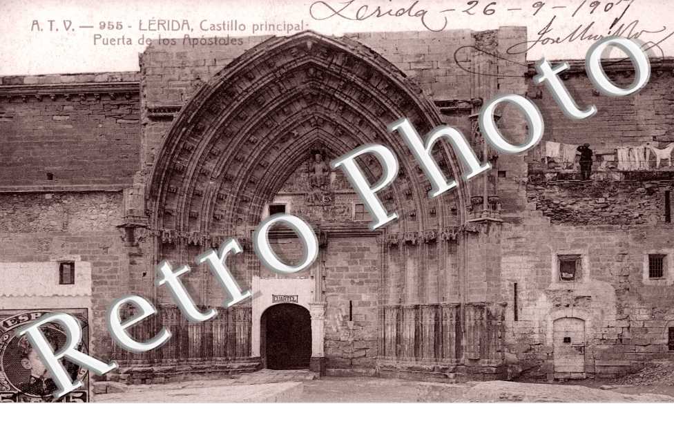 castillo principal, puerta de los Apostoles