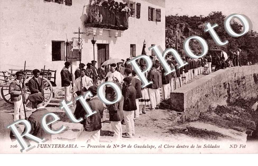 Procesion de Na Sa de Guadalupe , el clero dentro de los Soldados