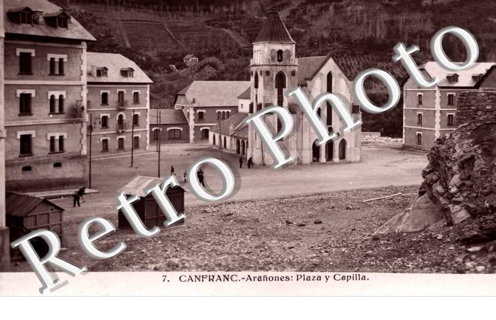 Plaza y Capilla, Arañones