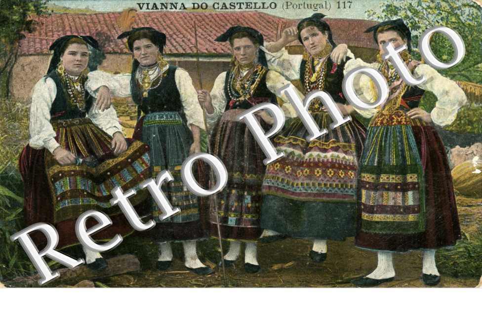 Costumes - Folklore