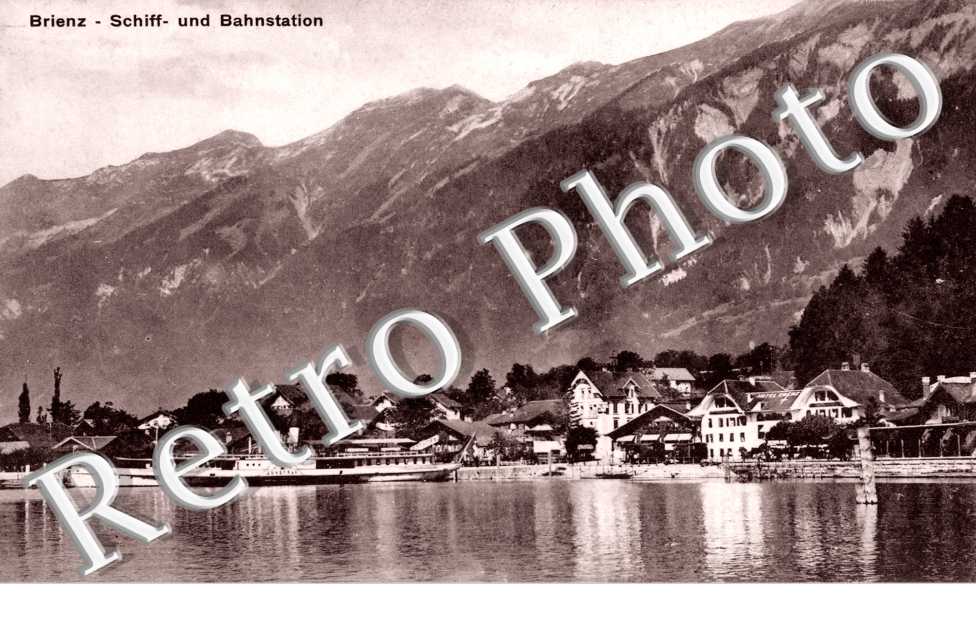 Schiff und Bahnstation
