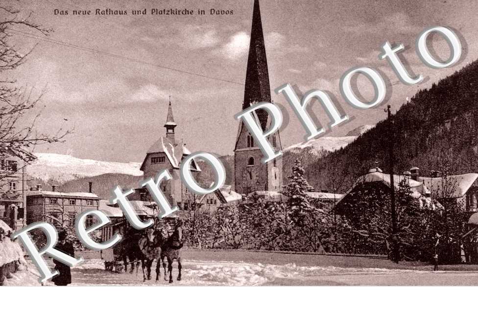 Das neue Rathaus und Platzkirche in davos. La nouvelle mairie et l'eglise carree de davos