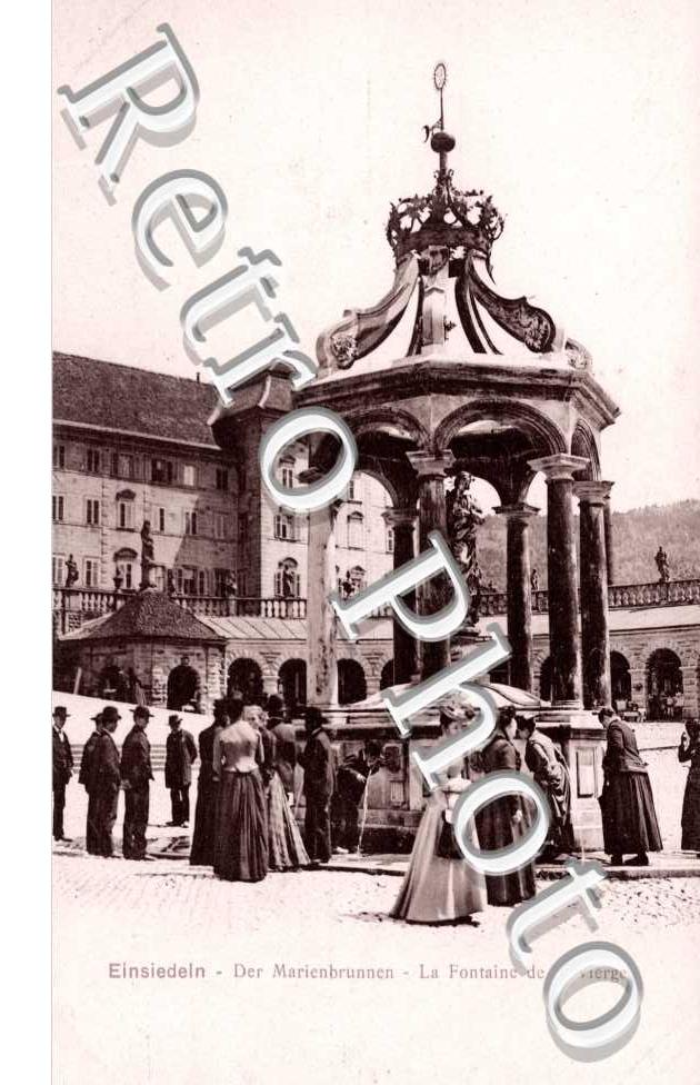 Der Marienbrunnen  La fontaine de la vierge