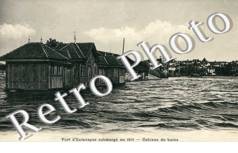 Port d'Estavayer submerge en 1910 - cabine de bains