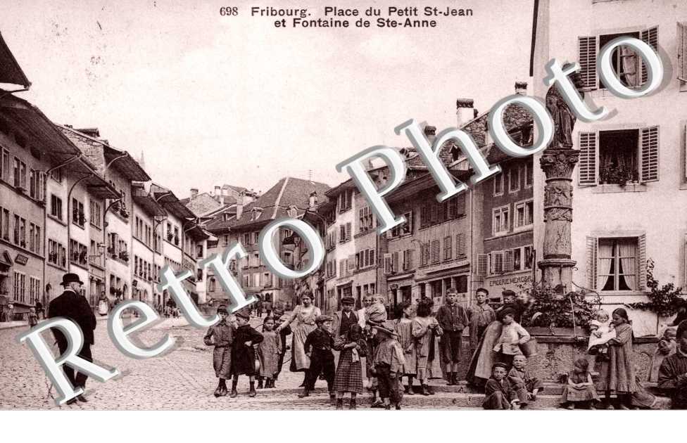 Place du Petit Saint-Jean et Fontaine de Sainte-Anne