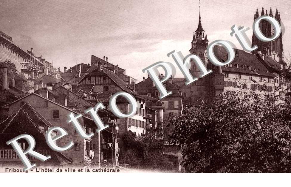 l'hotel de la ville et la Cathedrale