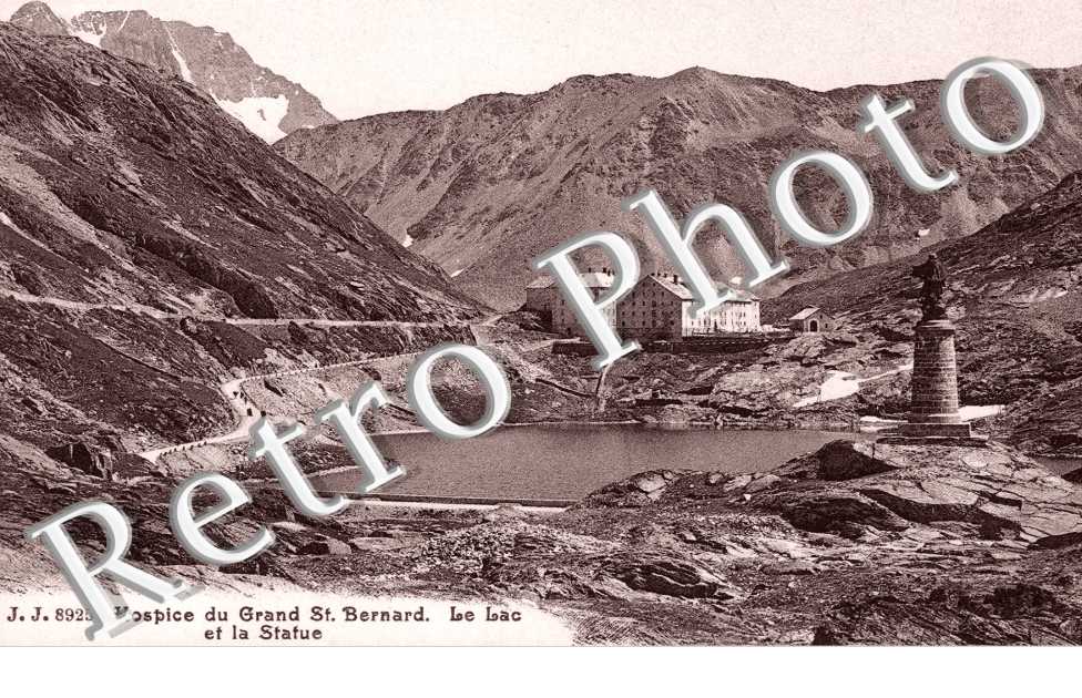 Hospice, le lac et la statue