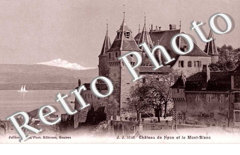 Chateau de Nyon et le Mont Blanc