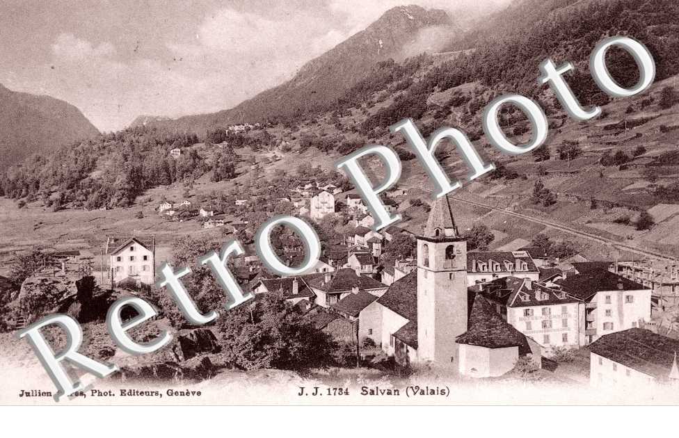 Vue Generale et le Clocher de l'Eglise