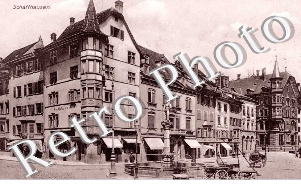 Vue de l'interieur - la place, fontaine