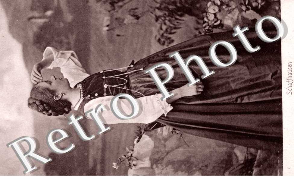 Une Femme en costume traditionnel