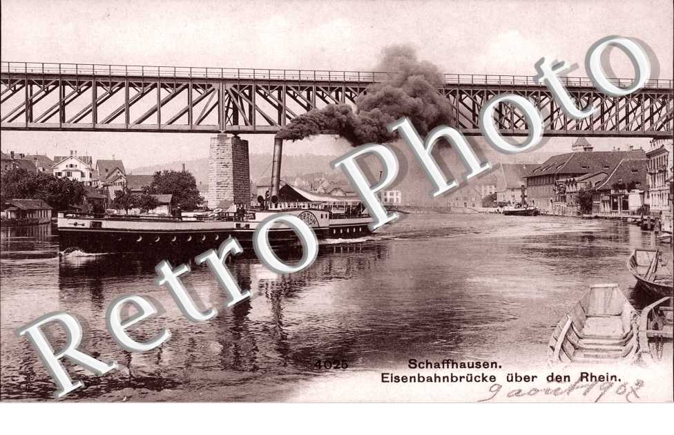  Un Bateau pres des Quais