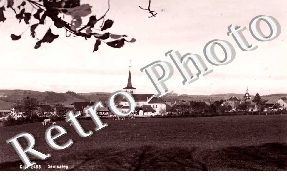 Vue Exterieure et l'Eglise