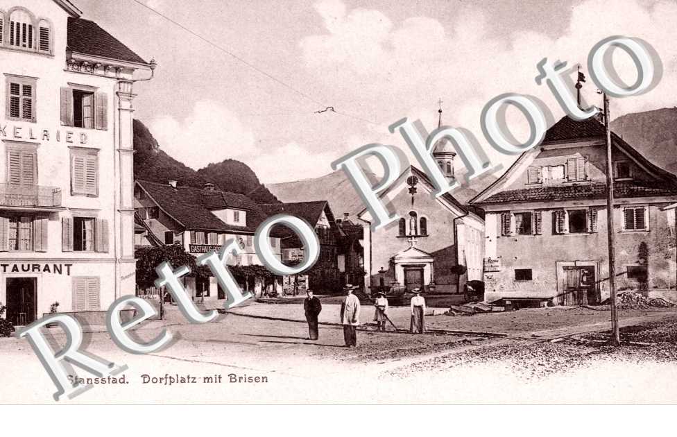 Dorfplatz mit Brisen